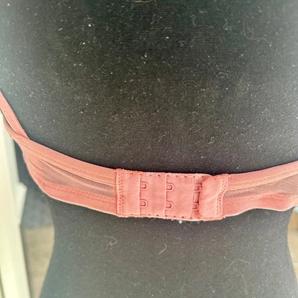 La Senza Peachy Pink Bra with Floral Embroidery in 36B - Picture 3 of 4